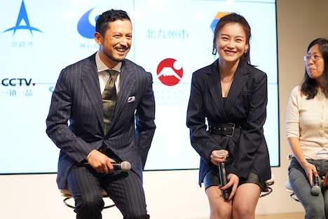 左から池内博之、シャン・ユーシエン。