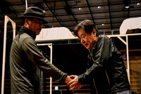 KAAT神奈川芸術劇場プロデュース「セールスマンの死」稽古より。（撮影：細野晋司）