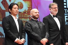 左から入江悠、パオロ・ベルトリン、ノア・コーワン。