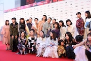 「21世紀の女の子」のキャストとスタッフ。