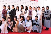 「21世紀の女の子」のキャストとスタッフ。