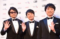 左から東地宏樹、野島健児、関智一。