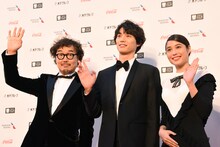 左から三木康一郎、福士蒼汰、広瀬アリス。