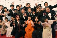 「カメラを止めるな！」のキャストとスタッフ。