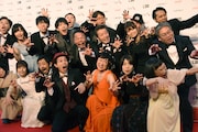 「カメラを止めるな!」のキャストとスタッフ。