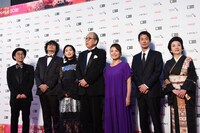 「鈴木家の嘘」のキャストとスタッフ。