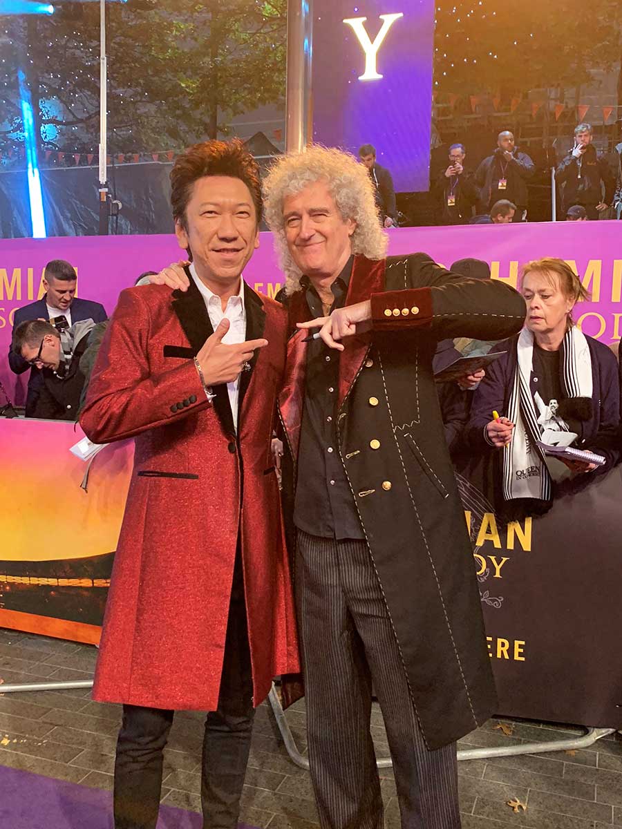 左から布袋寅泰、ブライアン・メイ。