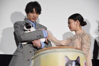 「旅猫リポート」初日舞台挨拶の様子。