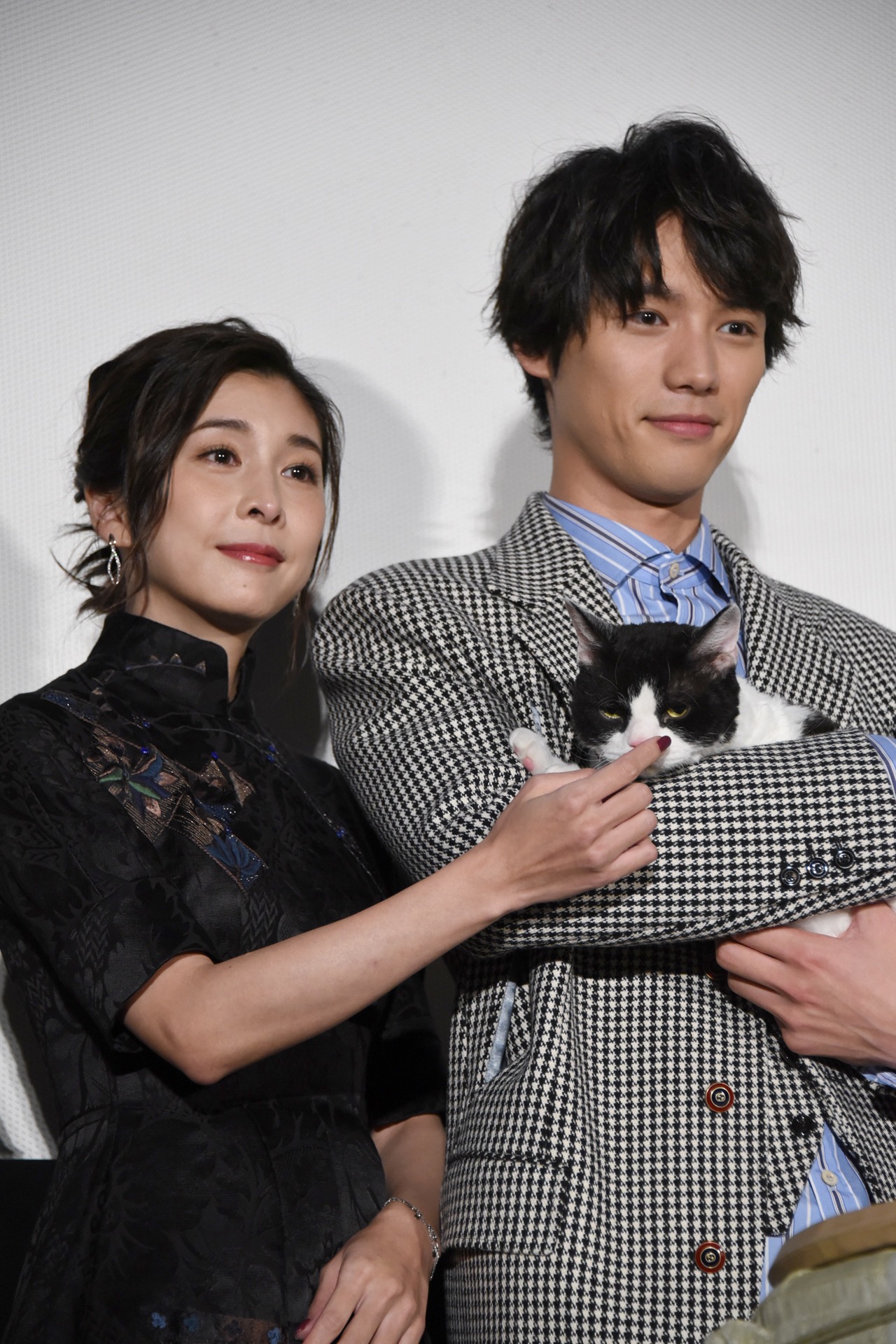 「旅猫リポート」初日舞台挨拶の様子。