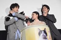 「旅猫リポート」初日舞台挨拶の様子。