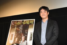 「モリのいる場所」舞台挨拶に出席した沖田修一。