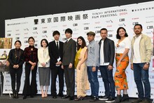 「アジア三面鏡2018：Journey」記者会見の様子。左からデグナー、チェン・ジン、ゴン・チェ、松永大司、長谷川博己、ナンダー・ミャッアウン、エドウィン、ニコラス・サプットゥラ、アグニ・プラティスタ、オカ・アンタラ。