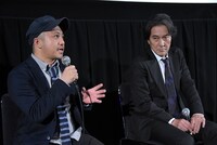 左から白石和彌、役所広司。