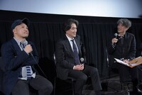 左から白石和彌、役所広司、司会を務めた安藤紘平。
