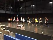「若手振付家による高校生・大学生のためのダンス体験＆鑑賞プロジェクト『ダンス体鑑！』」ワークショップの様子。