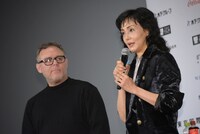 左からブライアン・バーク、南果歩。