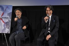 左から黒沢清、役所広司。