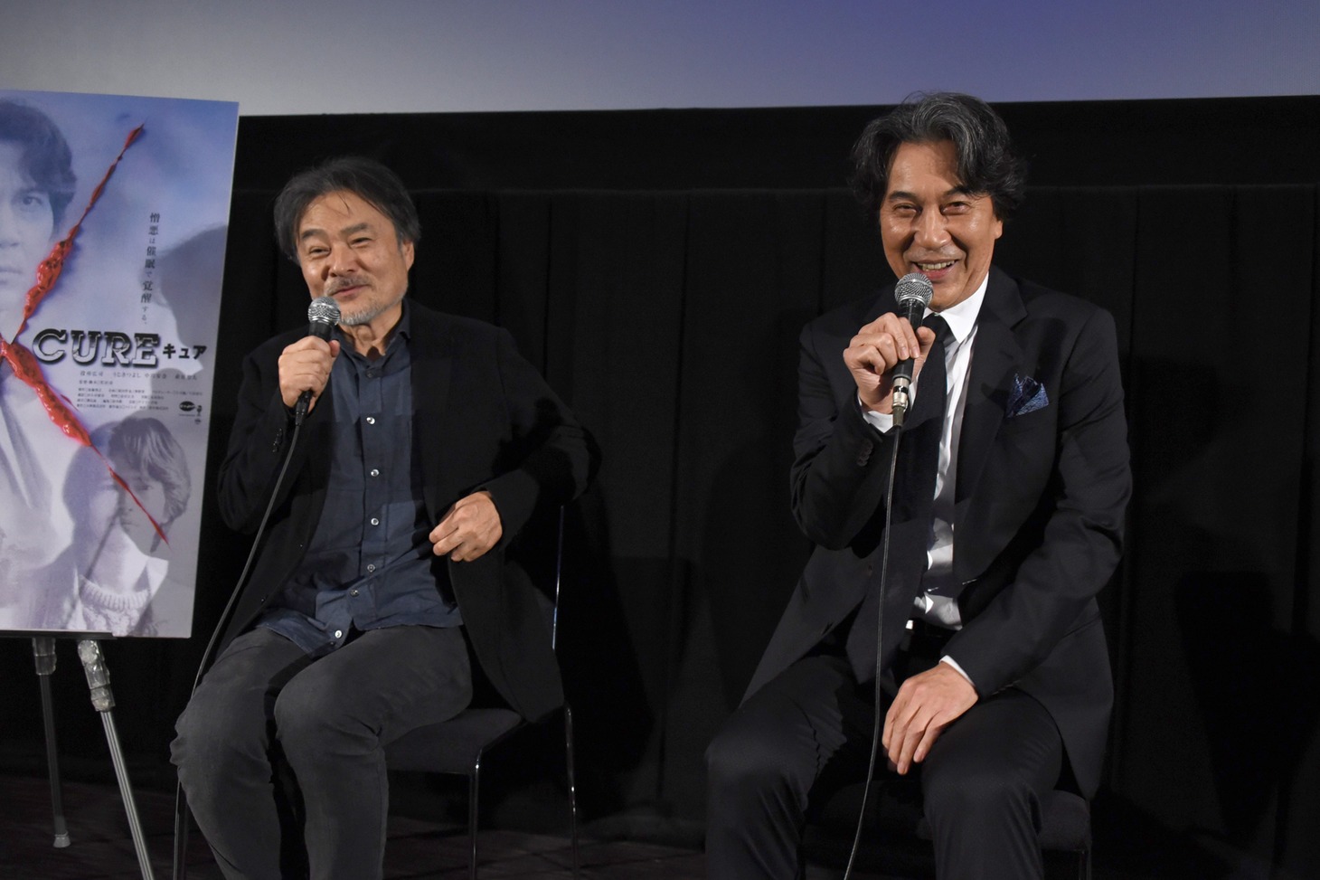 左から黒沢清、役所広司。