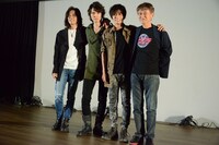 左から半田健人、村上幸平、武田航平、白倉伸一郎。