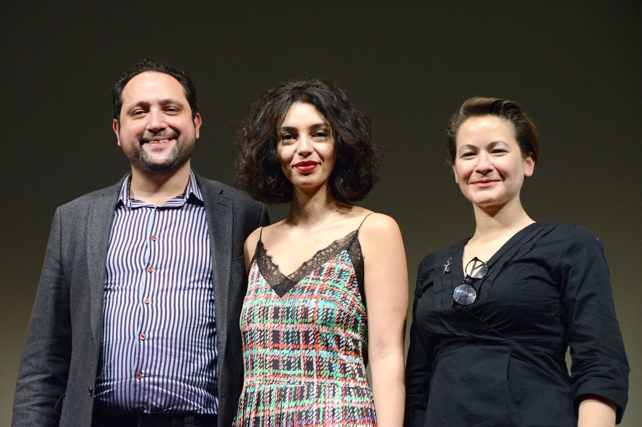 左からラミン・マタン、エズギ・チェリキ、エミネ・ユルドゥルム。