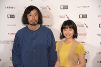 左から今泉力哉、岸井ゆきの。