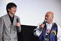 左から田中圭、クロちゃん。