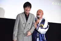 左から田中圭、クロちゃん。