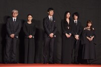 「人魚の眠る家」ワールドプレミアでレッドカーペットに現れたキャストら。