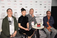 左からラム・キートー、クロエ・マーヤン、通訳者、フルーツ・チャン。