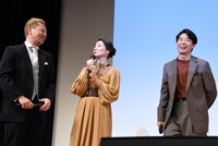 「母さんがどんなに僕を嫌いでも」完成披露試写会の様子。