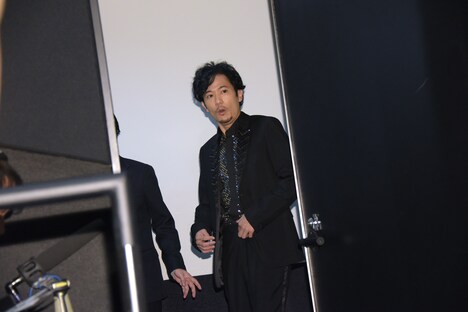 入場時、マスコミの多さに驚く稲垣吾郎。