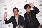 左から阪本順治、稲垣吾郎。