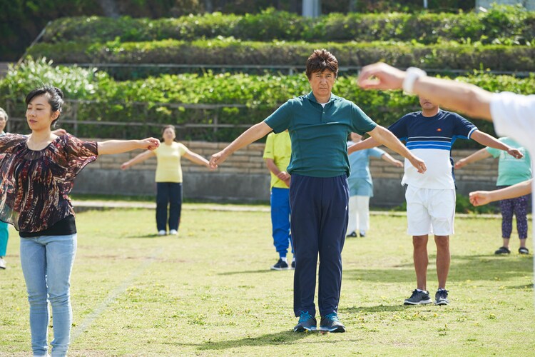 草刈正雄 木村文乃らがラジオ体操第一をやりきる 体操しようよ 特別映像 コメントあり 映画ナタリー 草刈正雄 木村文乃らがラジオ体操第一をやりきる 体操しようよ 特別映像 コメントあり 映画ナタリー