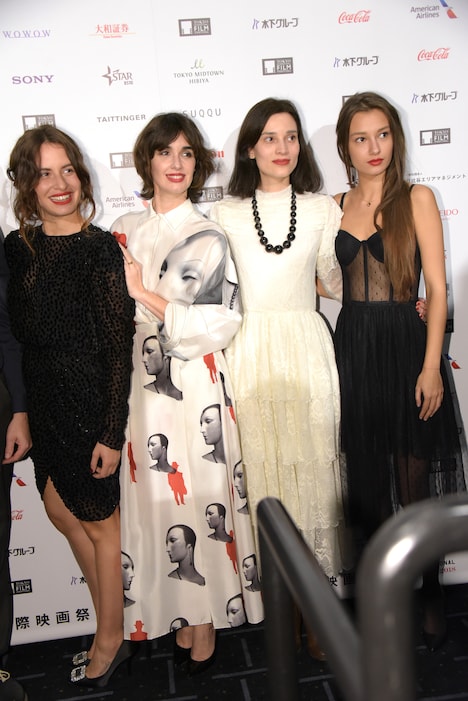 左からフランキー・ウォラック、パス・ヴェガ、イルメナ・チチコヴァ、ボリアナ・マノイロワ。