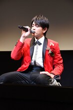 観客に感謝を述べる青柳翔。