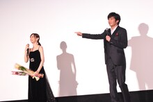 「クオリティが高すぎる」と千葉雄大を指す田中圭（右）。