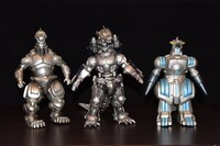 ステージ上に飾られたフィギュア。