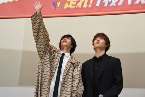 左から志尊淳、佐野勇斗。