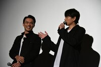 左から小澤雄太、青柳翔。