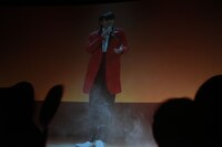 上映された「jam」のヒロシ歌唱シーン。