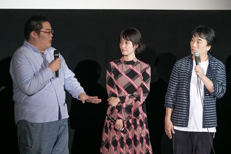 左からキャッチャー中澤、中丸シオン、関智一。