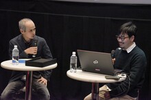 第5回 新千歳空港国際アニメーション映画祭で行われたトークイベントの様子。左から数土直志、石田祐康。