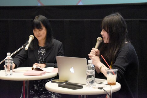 冠木佐和子（右）