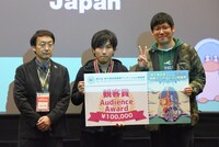 観客賞を受賞した「imai “Fly feat.79,中村佳穂”」で監督を務めた橋本麦（中央）と音楽を手がけたimai（右）。