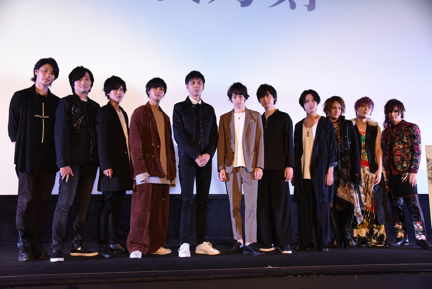 「メサイア ―幻夜乃刻―」完成披露舞台挨拶の様子。左から小谷嘉一、山口ヒロキ、宮城紘大、山田ジェームス武、井澤勇貴、杉江大志、山本一慶、橋本真一、ミケ、宗弥、珀。