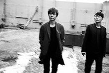 ポルノグラフィティ。岡野昭仁（左）、新藤晴一（右）。