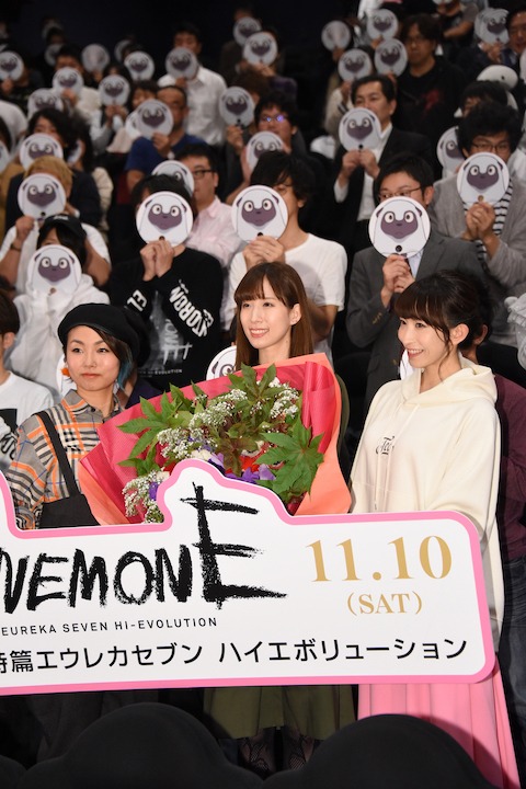 「ANEMONE／交響詩篇エウレカセブン ハイエボリューション」完成披露試写会の様子。左から三瓶由布子、小清水亜美、名塚佳織。