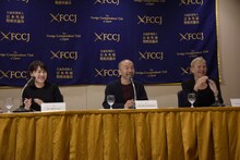 塚本晋也（中央）