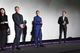 左からジョゼフ・マッゼロ、ラミ・マレック、グウィリム・リー。