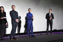 左からジョゼフ・マッゼロ、ラミ・マレック、グウィリム・リー。